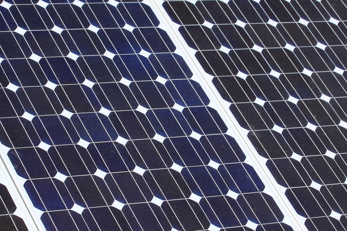 What Is The Difference Between Mono And Poly Solar Panels?